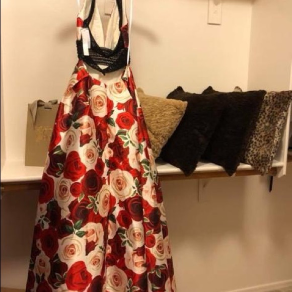 Dress - Picture 2 of 3